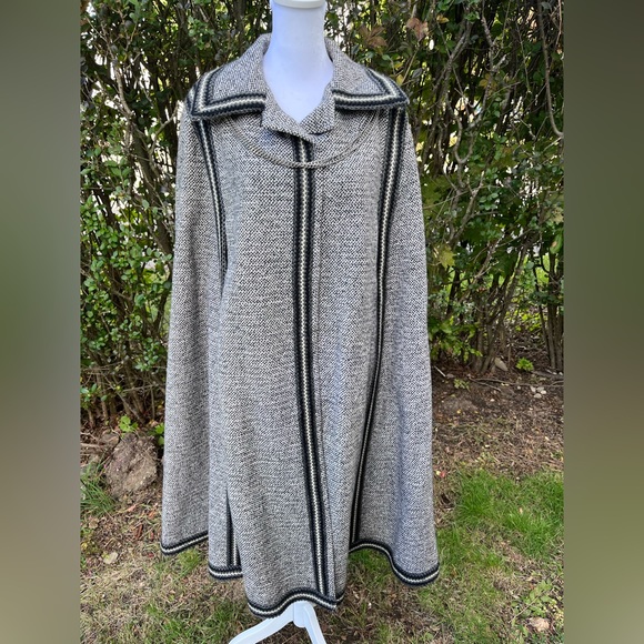 Vintage Bass New York Wool Cape - Picture 7 of 17
